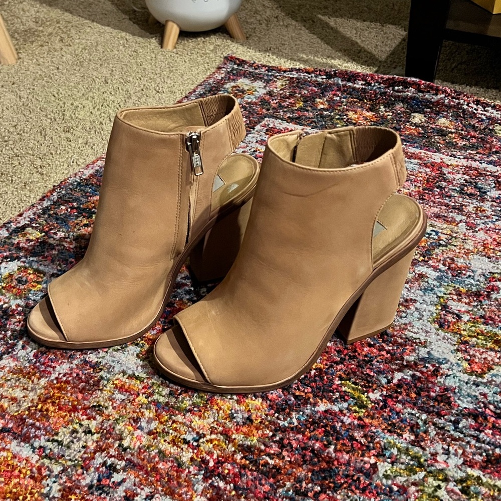 Steve Madden Valencia Natural Nubuck Heel